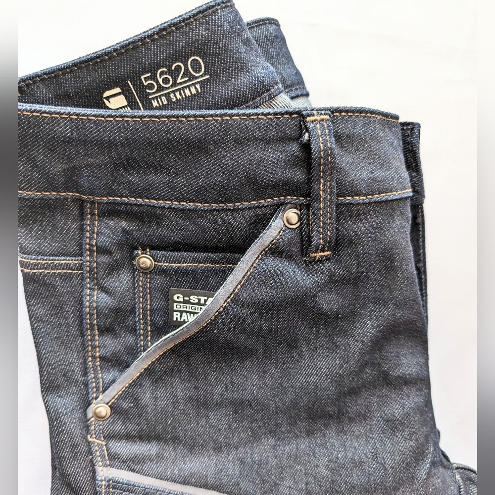 G-Star Elwood 5620 3D Indigo Mid Skinny Moto Oxford Denim Jeans. 26.